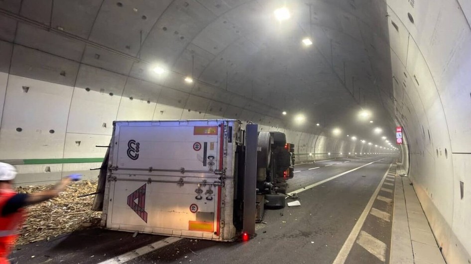 Șoferul român de TIR a murit pe loc. Sursă foto: Polizia Stradale.