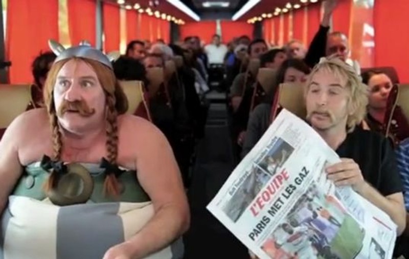 Video  | Gérard Depardieu face mișto de el însuși, după ce a urinat în avion