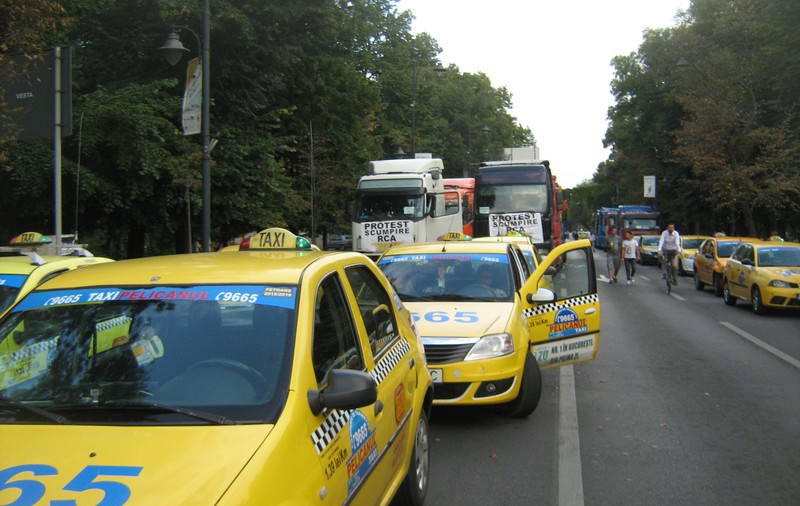 Transportatorii renunță la protest, după ce liderii lor s-au înțeles cu ASF