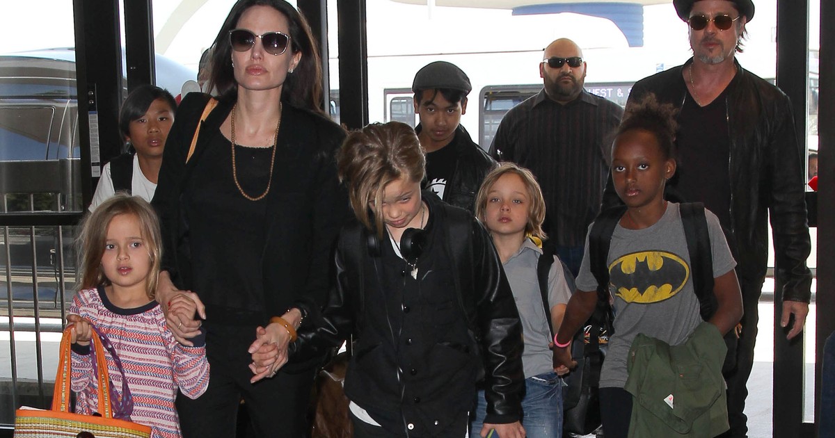Brad Pitt și Angelina Jolie, alături de copiiii lor