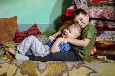 Ionuț, 3 ani, și Ciprian, 6 ani