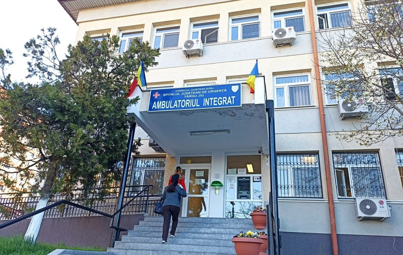 Un bărbat care a mers la un consult medical a murit în baia policlinicii, în Gorj