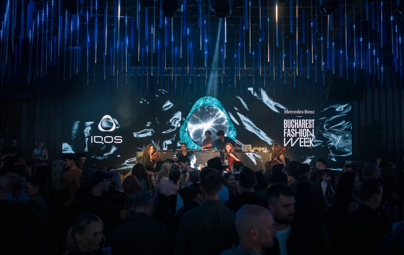 Fashion Talk by IQOS, prezentat de Zarug la Mercedes-Benz Bucharest Fashion Week. Moda a depășit limitele catwalk-ului