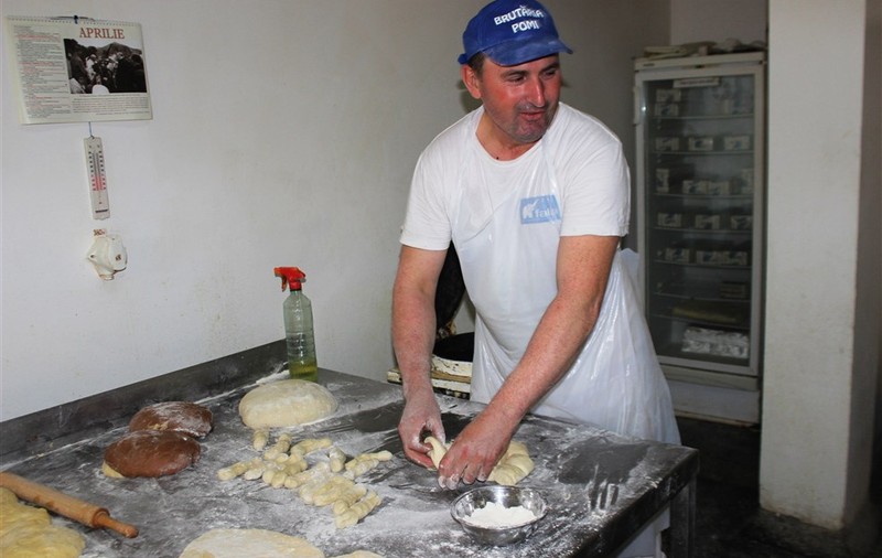 Românii cer cozonaci de acasă | FOTO
