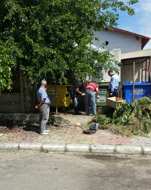REZULTATE ALEGERI LOCALE 2016 | Buletine de vot aruncate în coşurile de gunoi din sediul Poliţiei Locale Cernavodă! GALERIE FOTO