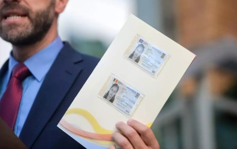 Cartea electronică de identitate începe să fie disponibilă în mai multe județe. Unde pot românii să solicite noile buletine