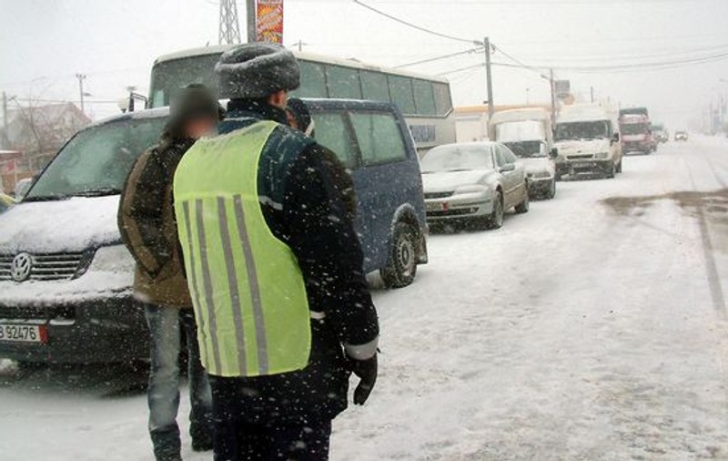 Starea drumurilor din România. Traficul se desfășoara greu din cauza ninsorii și a viscolului
