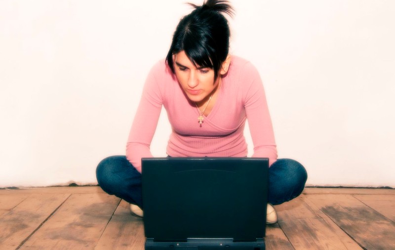 Internetul, locul în care păcatele îți ies la iveală, nu îți sunt iertate