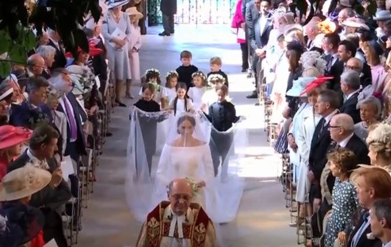 FOTO | Cine a creat rochia de mireasă a lui Meghan Markle