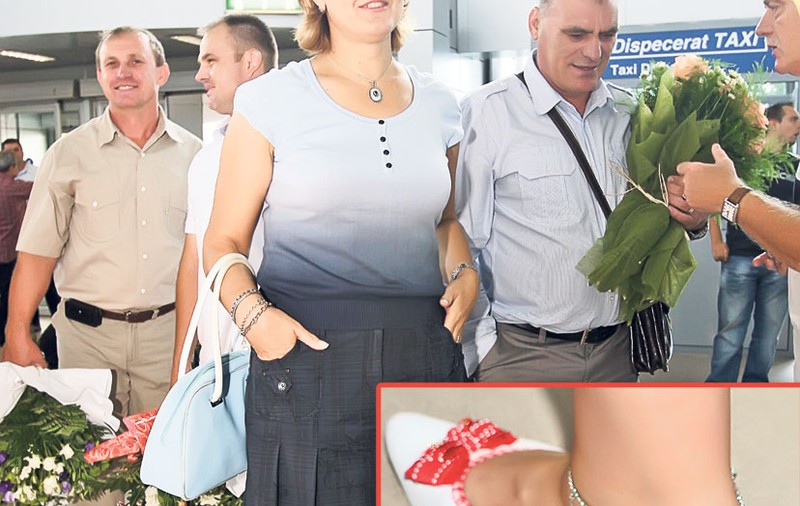 Elisabeta Lipă, cu un look nonconformist: şi-a tras brăţară la picior!