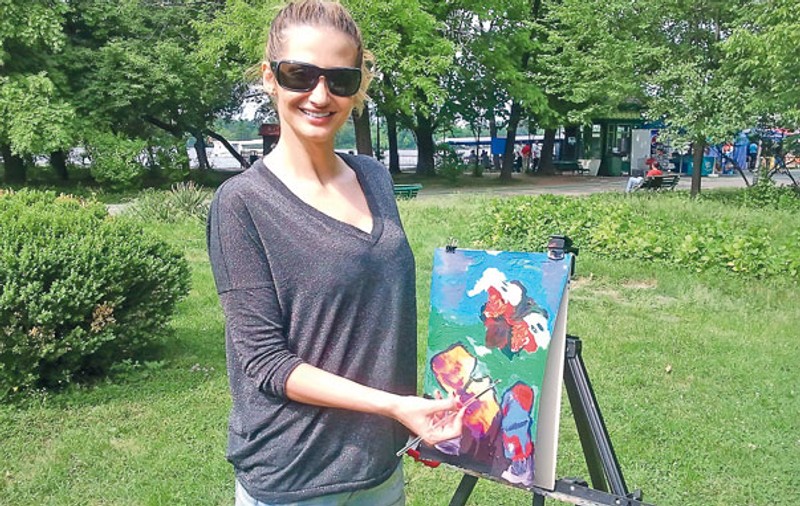 Blonduţa Picasso | Cântăreaţa Julia Jianu s-a apucat de pictură 