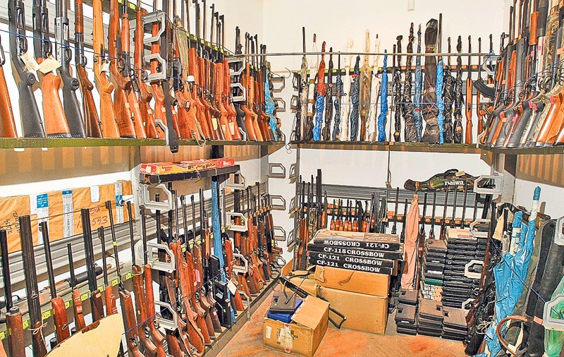 «Pistolarii» români nu dau doi bani pe lege