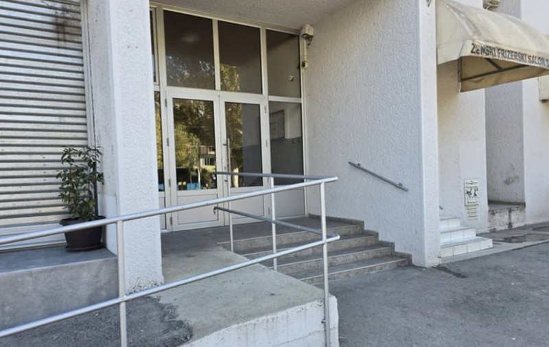 Un curier a văzut o tânără căzând de la fereastra unui bloc și a fugit să o prindă, apoi s-au trezit într-o baltă de sânge: „Ea nu a scos niciun sunet”