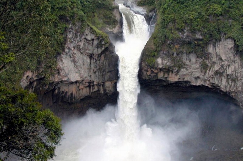 Aşa arăta cascada înaintea producerii evenimentului. Foto: Ministerul Mediului Ecuador