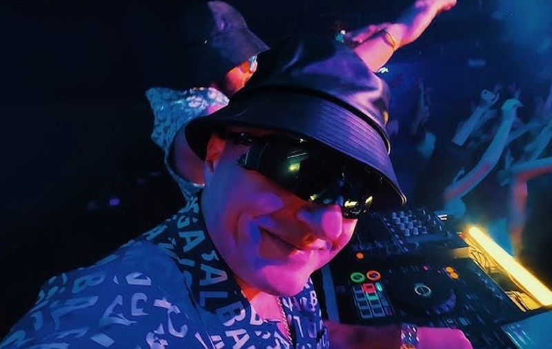 „Solo Tu”, melodia despre care vorbește toată România, e inspirată dintr-o manea semnată de Costi Ioniță și Adrian Minune. Reacție după lansarea oficială