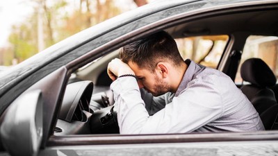 sofer suparat la volan