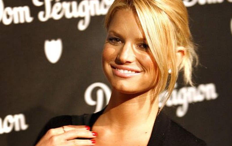 Jessica Simpson:"Noi femeile trebuie să ne îndrăgostim de noi înşine"