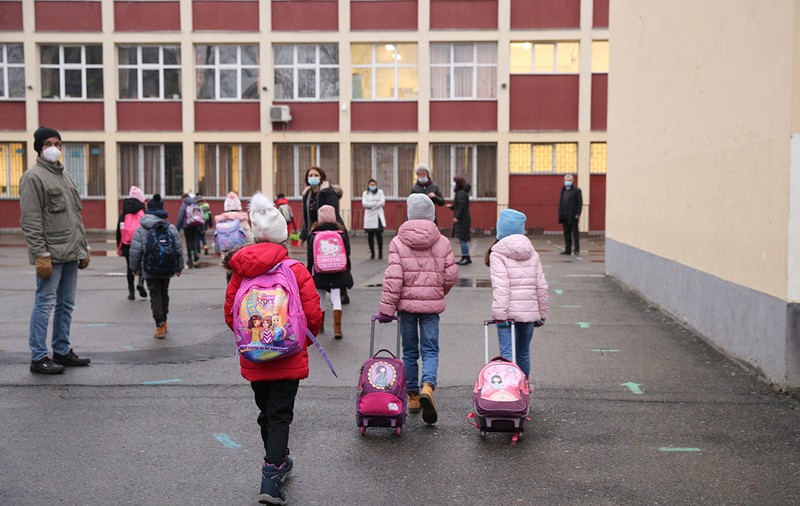 Hotărârile privind închiderea școlilor, anulate de instanță. Decizia nu este definitivă