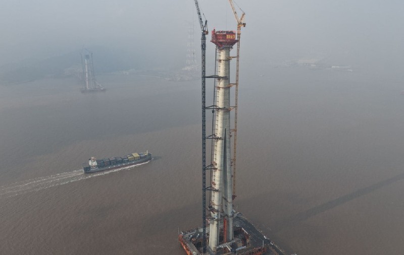 Podul care sfidează marea: cel mai înalt turn de pod maritim din lume, finalizat în estul Chinei