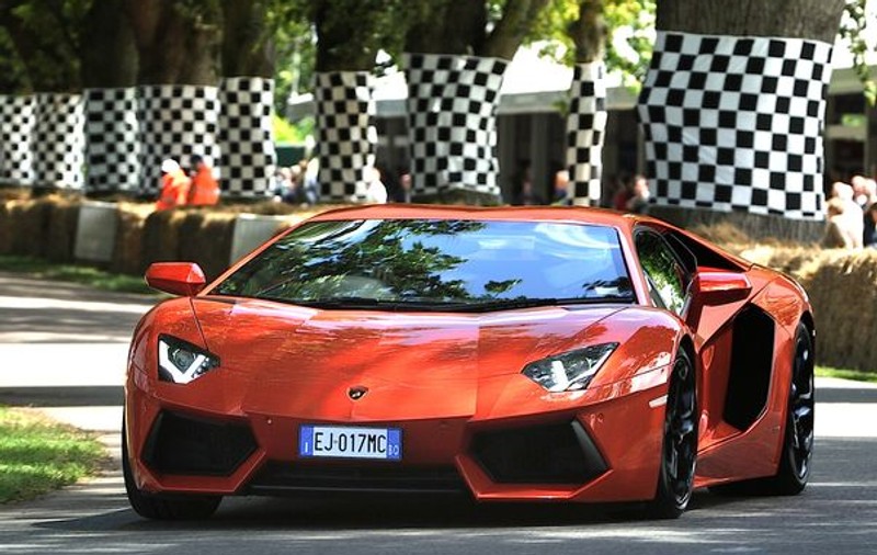 Elenii nu mai cumpără maşini de lux. Anul ăsta nu s-a vândut NICI UN FERRARI în Grecia