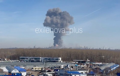Atac masiv cu drone asupra Rusiei: un depozit de petrol și infrastructura unui port, în flăcări