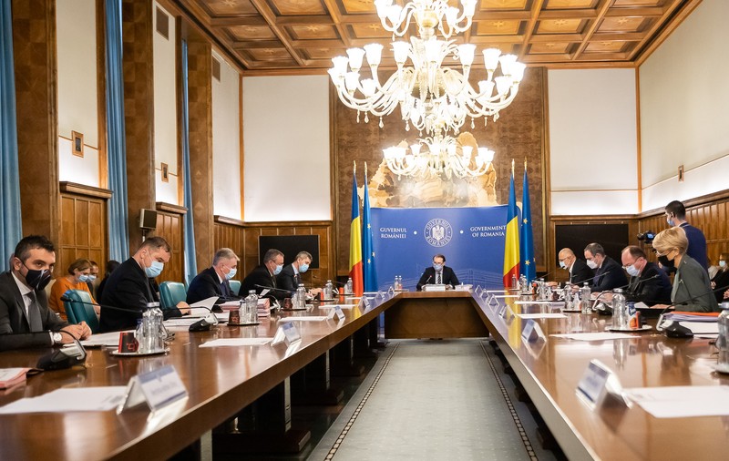 Guvernul anunță că propunerile pentru eliminarea restricțiilor vor fi discutate începând de joi