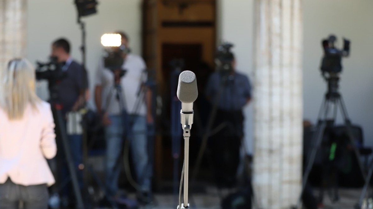 Microfonul de la Palatul Cotroceni a rămas fără vorbitor FOTO Dumitru Angelescu