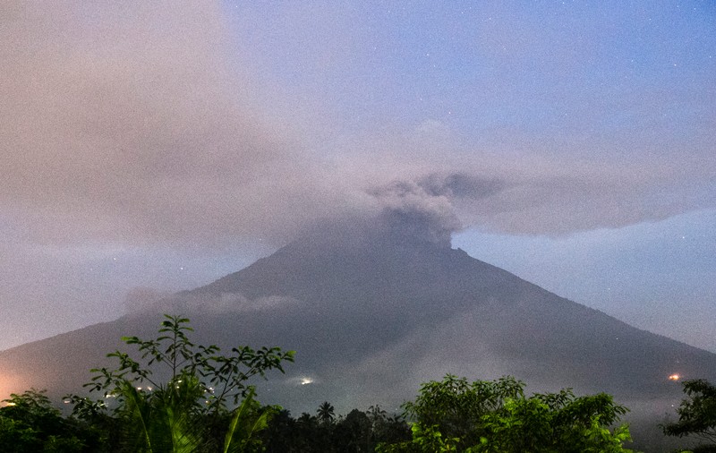 Vulcanul Agung din Bali a erupt a doua oară în ultima săptămână