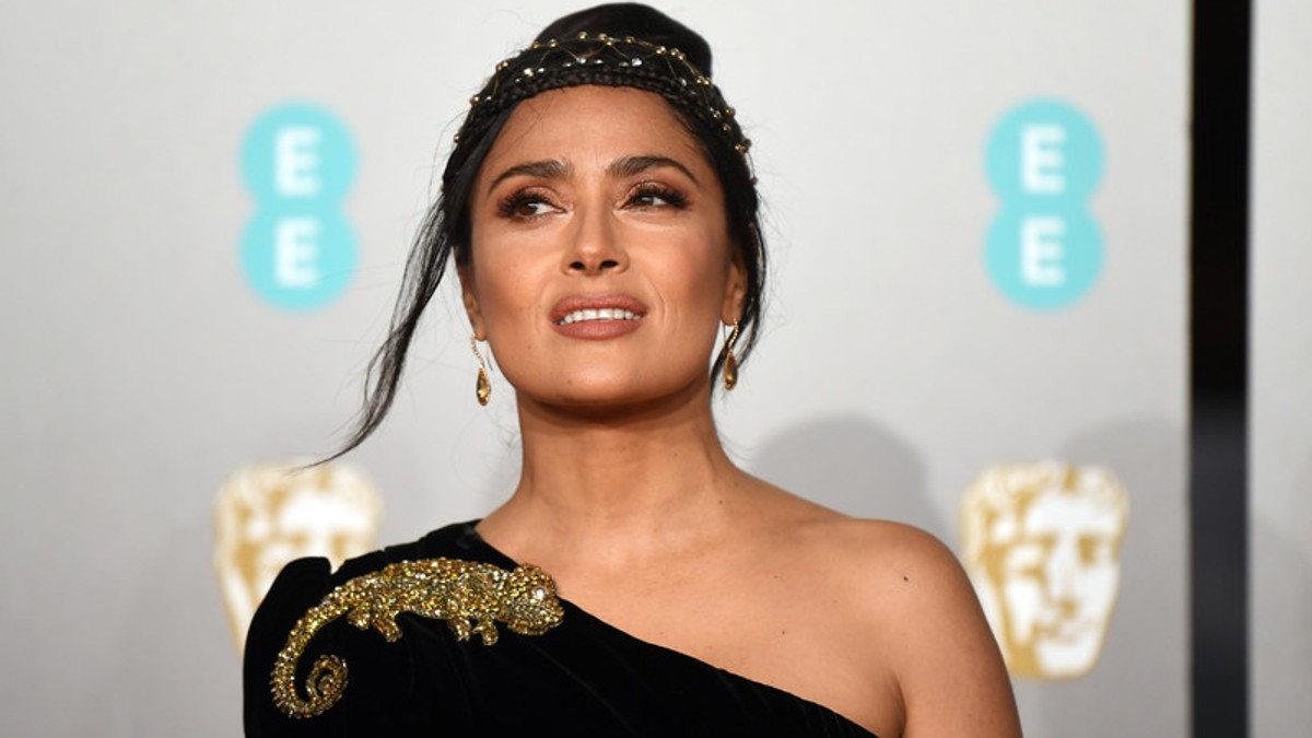 Salma Hayek și-a surprins fanii cu o fotografie inedită. "Mâinile mele făceau parte din ținută"