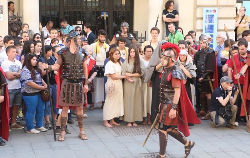 Au refăcut în Centrul Vechi răstingnirea lui Iisus Hristos! FOTO IMPRESIONANT
