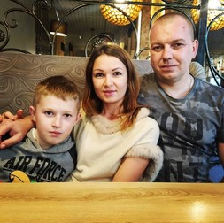 Daniil, alături de părinții lui.