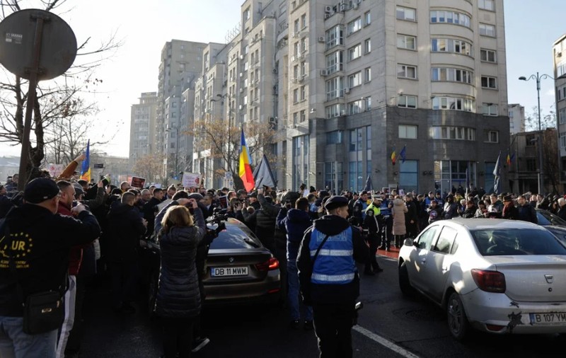 Amenzile aplicate după protestul AUR din fața sediului ASF din București: „Au refuzat să coopereze, au blocat traficul rutier”