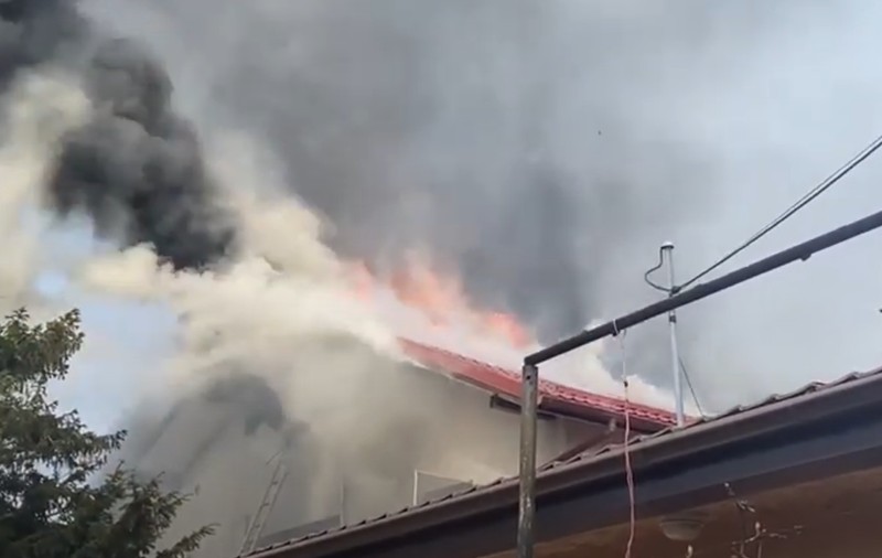 Incendiu puternic în prima zi de Paște în Eforie. Flăcările au fost văzute de turiști de pe plajă