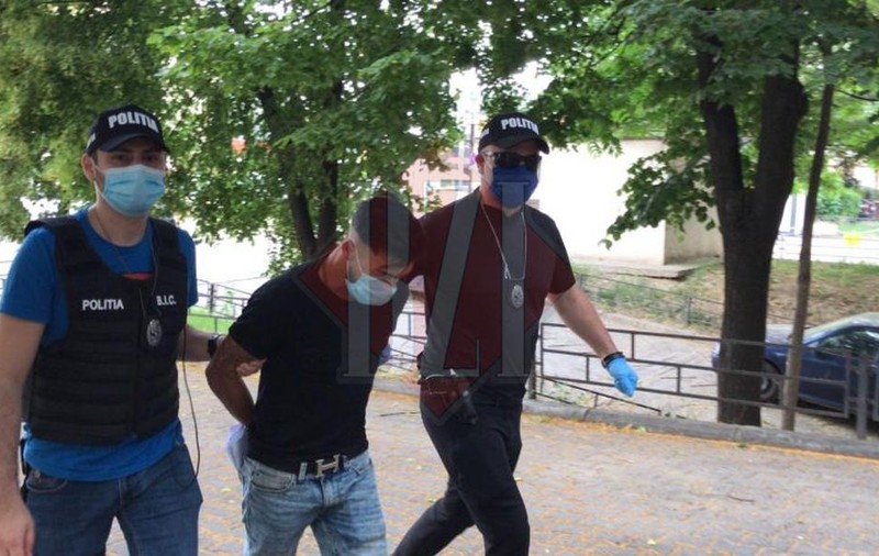 VIDEO| Jaf în Iași. Un bătrân, atacat de doi tineri după ce a scos bani de la bancomat