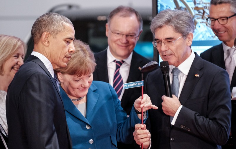 Propunere inedită: Barack Obama vrea să o învețe pe Angela Merkel să joace golf