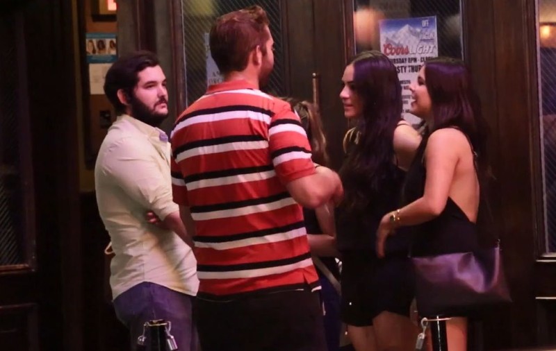 Povestea fabuloasă a boschetarului care supravieţuieşte seducând femeile singure | VIDEO