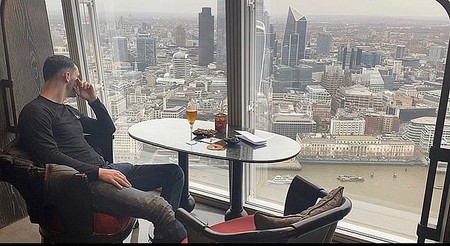 Londra, deasupra căreia s-a fotografiat rapperul albanez