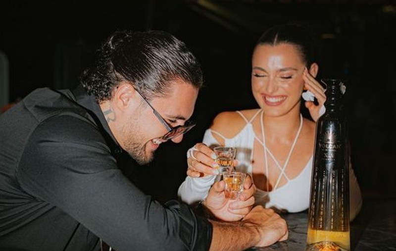 Alexia Eram a făcut senzație în costum de baie pe plaja din Grecia. Cum arată la 23 de ani