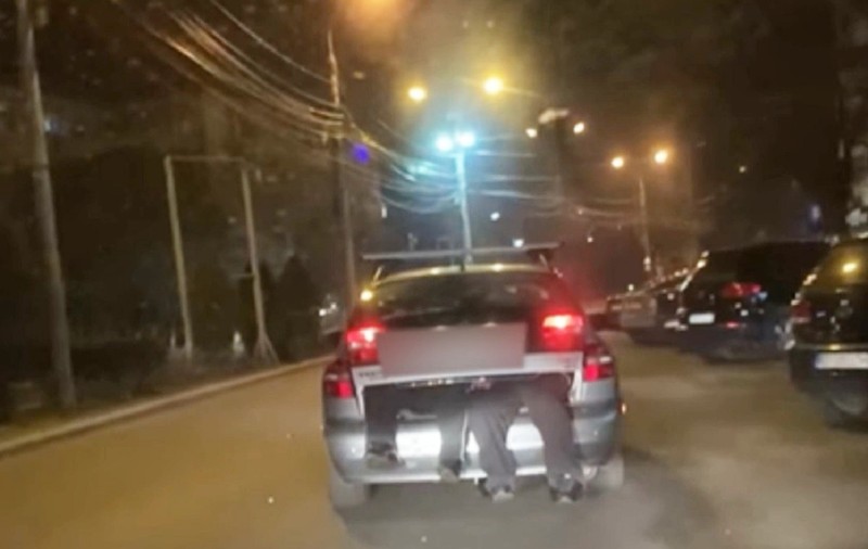 VIDEO / Șoferiță din Buzău cu soțul beat în portbagaj, în drum spre casă, după petrecerea de Crăciun