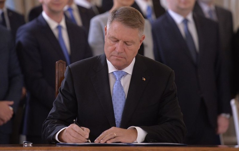 2 august, Ziua națională de comemorare a Holocaustului împotriva romilor. Iohannis a promulgat legea