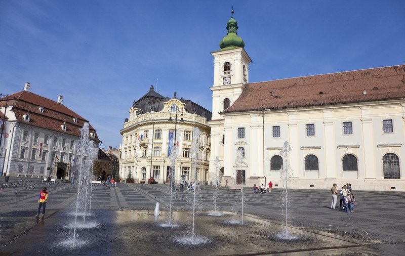 România, în topul celor mai accesibile țări pentru pensionarii americani, scrie Forbes. „Peisaje uluitoare, orașe pitorești și pline de culoare”