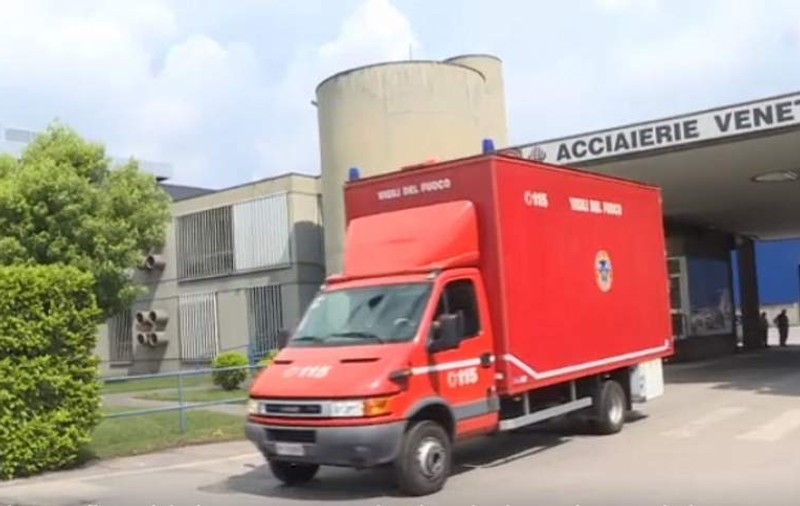 Un român a ars de viu în Italia, după ce a fost stropit cu oţel topit