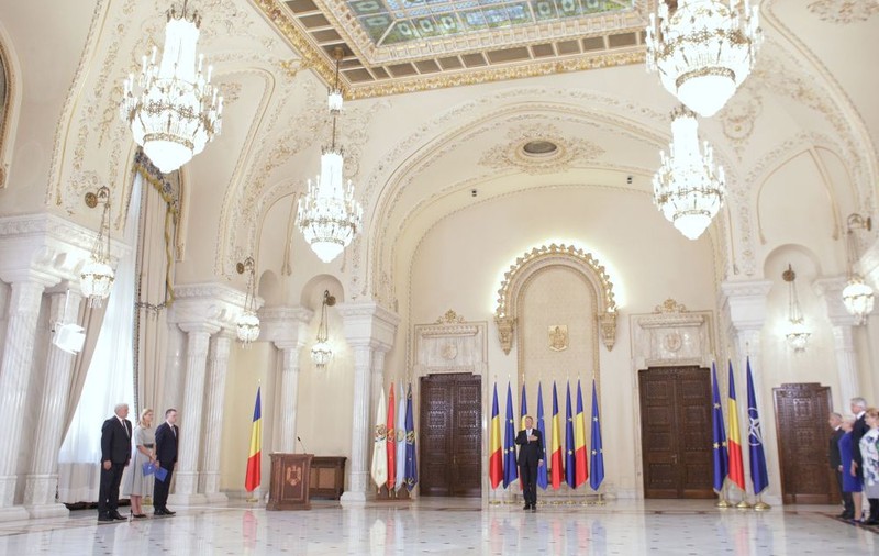 UPDATE | Noii miniștri propuși au depus jurământul la Palatul Cotroceni. Nicolae Moga la Interne, Ramona Mănescu - la MAE, Mihai Fifor - vicepremier