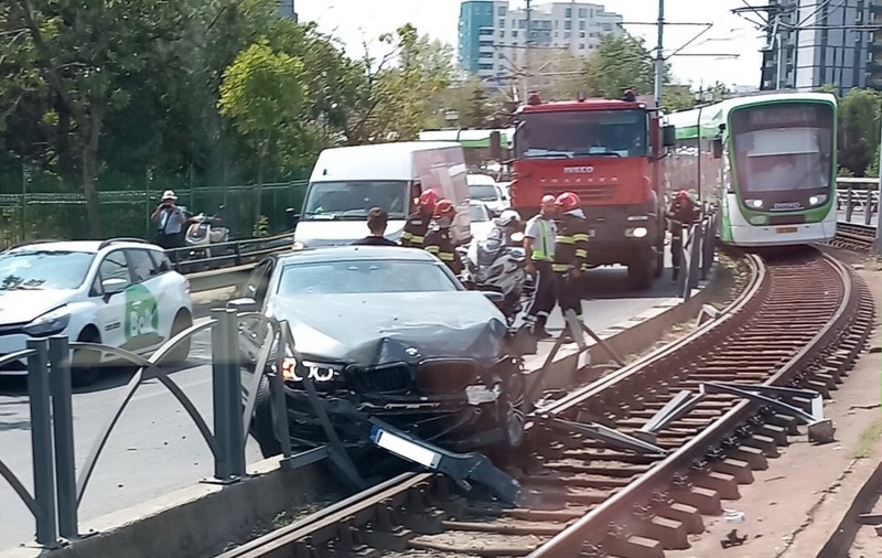 Un șofer băut a blocat tramvaiul 41 din București timp de o oră. STB: Au suferit 30.000 de călători, îl dăm în judecată