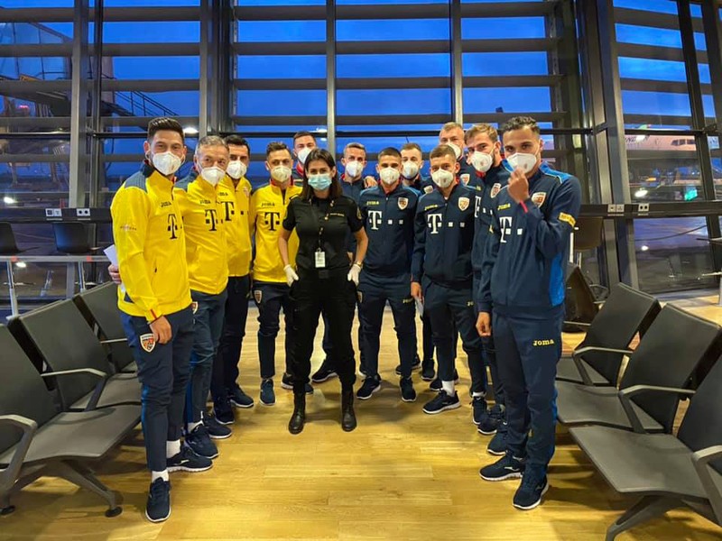 Cu echipa națională de fotbal, pe aeroportul din Keflavik