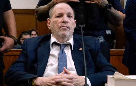 Procesul lui Harvey Weinstein a fost anulat, după ce juriul nu a putut ajunge la o decizie: „Nu văd de ce să mergem mai departe”