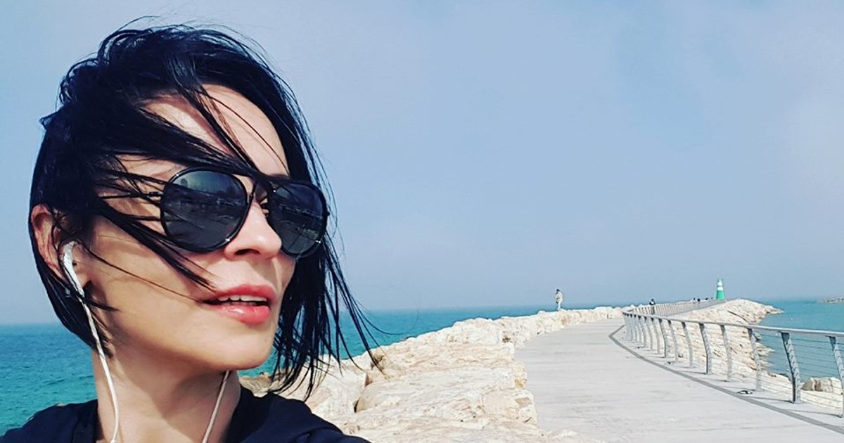 Andreea Marin, la piscină. Arșița a scos-o din casă