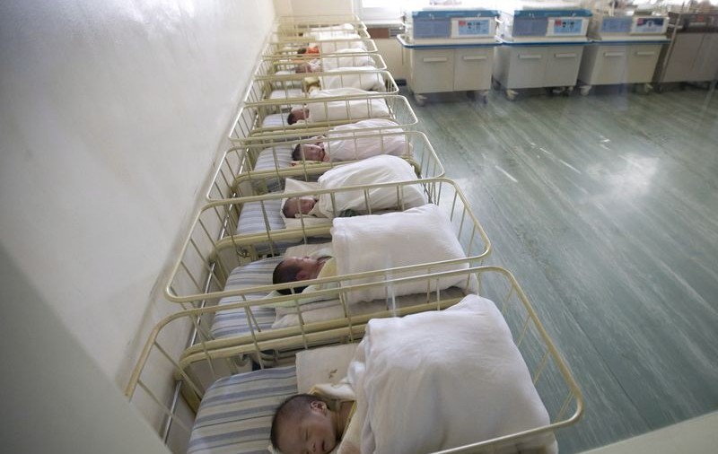 La 17 ani este gravidă a doua oară, cu tripleţi