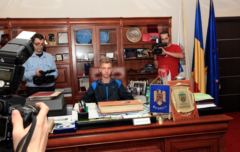 SORIN OPRESCU, ÎNLOCUIT pe scaunul din Primăria Capitalei