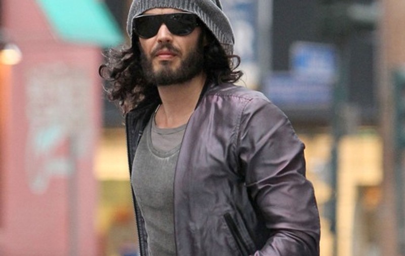 Russell Brand, fostul soţ al lui Katy Perry s-a predat poliției! El era urmărit pentru agresarea unui fotograf